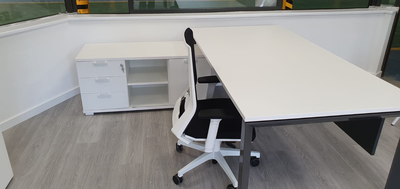 silla de oficina modelo klas Blanca
